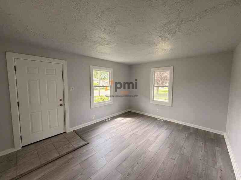 1416 E 5th St - Photo 5 of 15