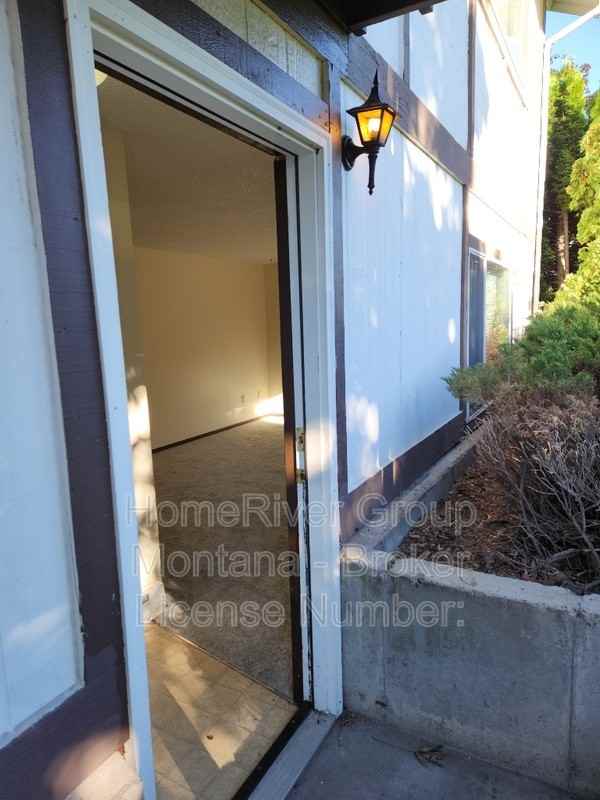 2121 S 4th St W #C - Photo 3 of 17