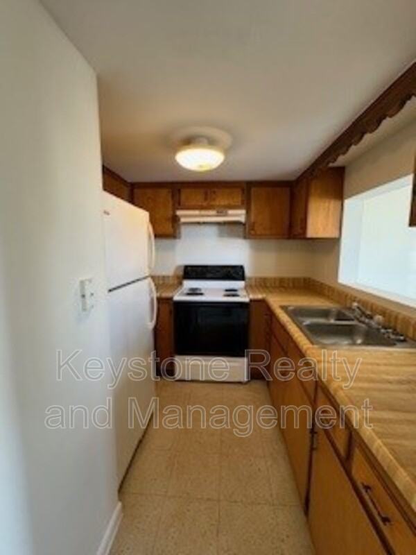 915 Gabby Ln - Photo 2 of 7