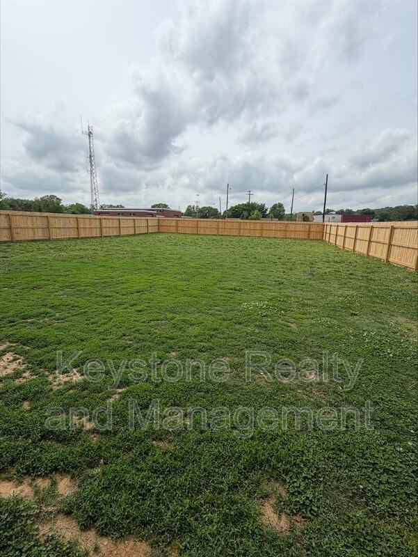 605 Colonette Dr - Photo 2 of 2