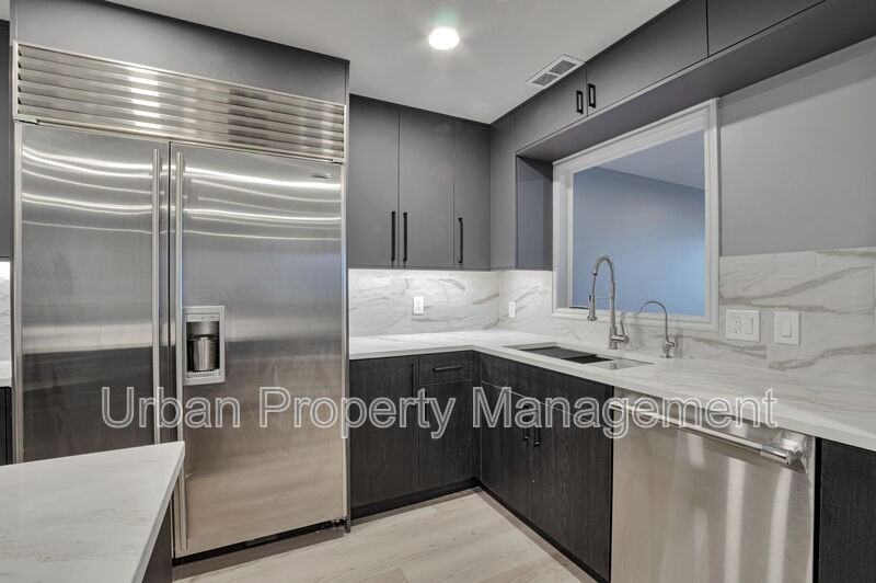 44 W Broadway #2405S - Photo 6 of 39