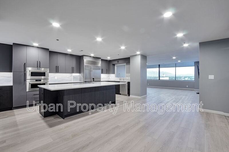 44 W Broadway #2405S - Photo 7 of 39