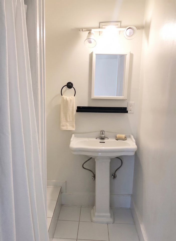 119 N Hamilton St #5 - Photo 3 of 35