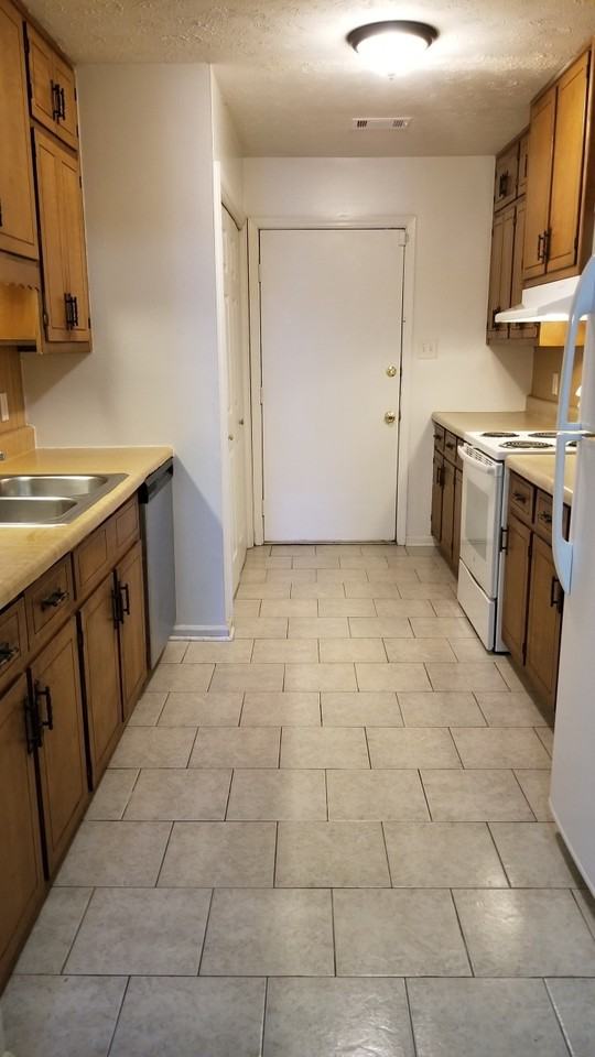 1638 Pinedale Cir. - Photo 3 of 10