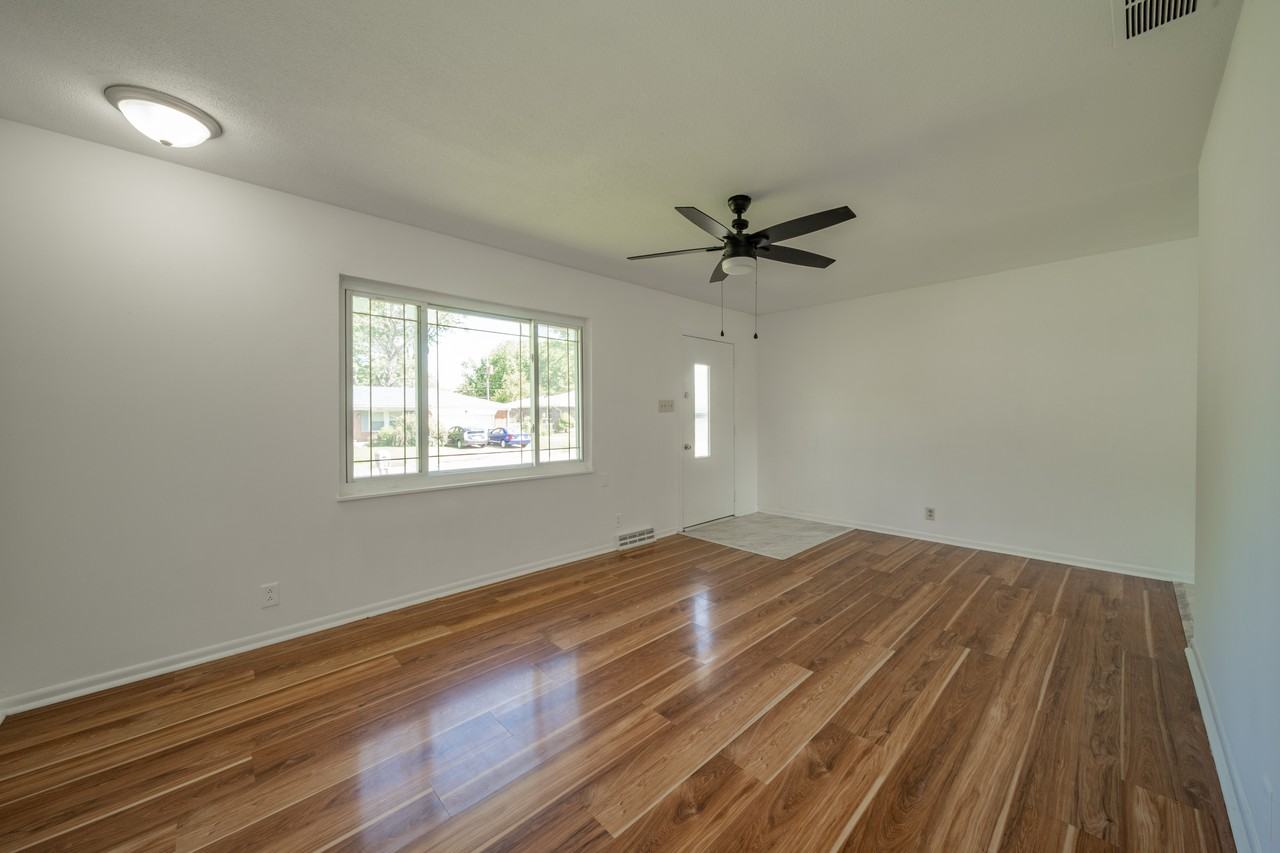 7879 Hollybrook Lane - Photo 2 of 25