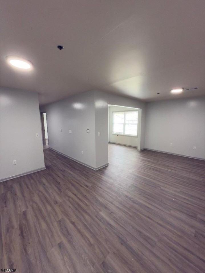 519 Chestnut St - Photo 2 of 9