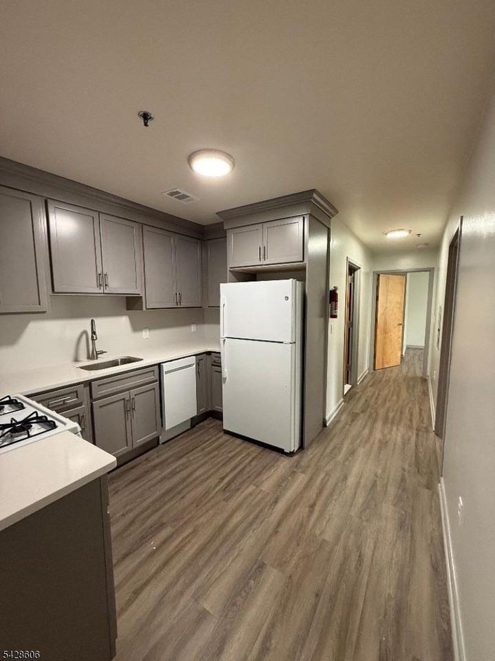 519 Chestnut St - Photo 4 of 9