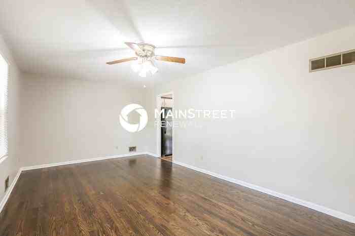 701 N Redwood Dr - Photo 4 of 17