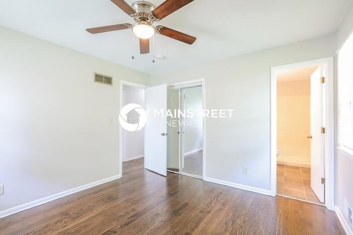 701 N Redwood Dr - Photo 7 of 17