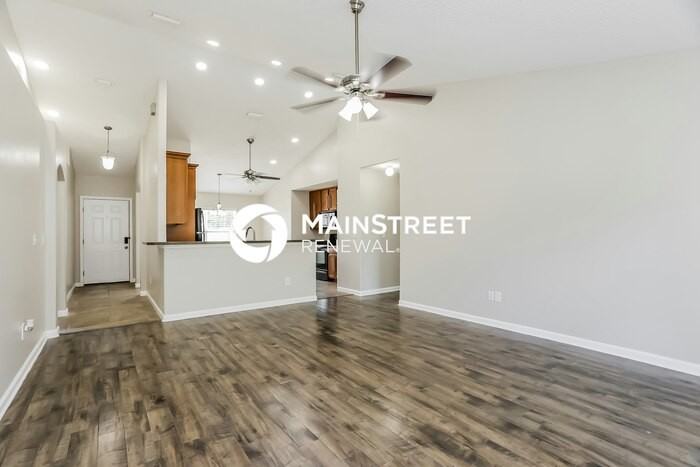 12133 Versailles St - Photo 3 of 16