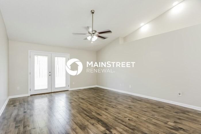 12133 Versailles St - Photo 4 of 16