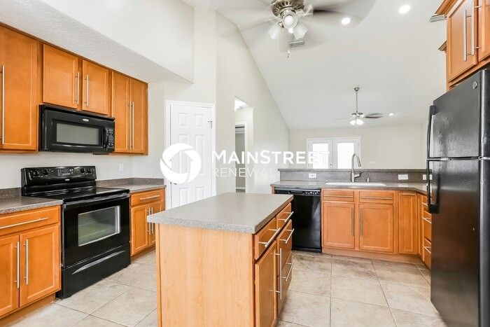 12133 Versailles St - Photo 6 of 16