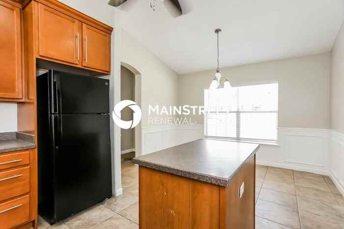 12133 Versailles St - Photo 7 of 16
