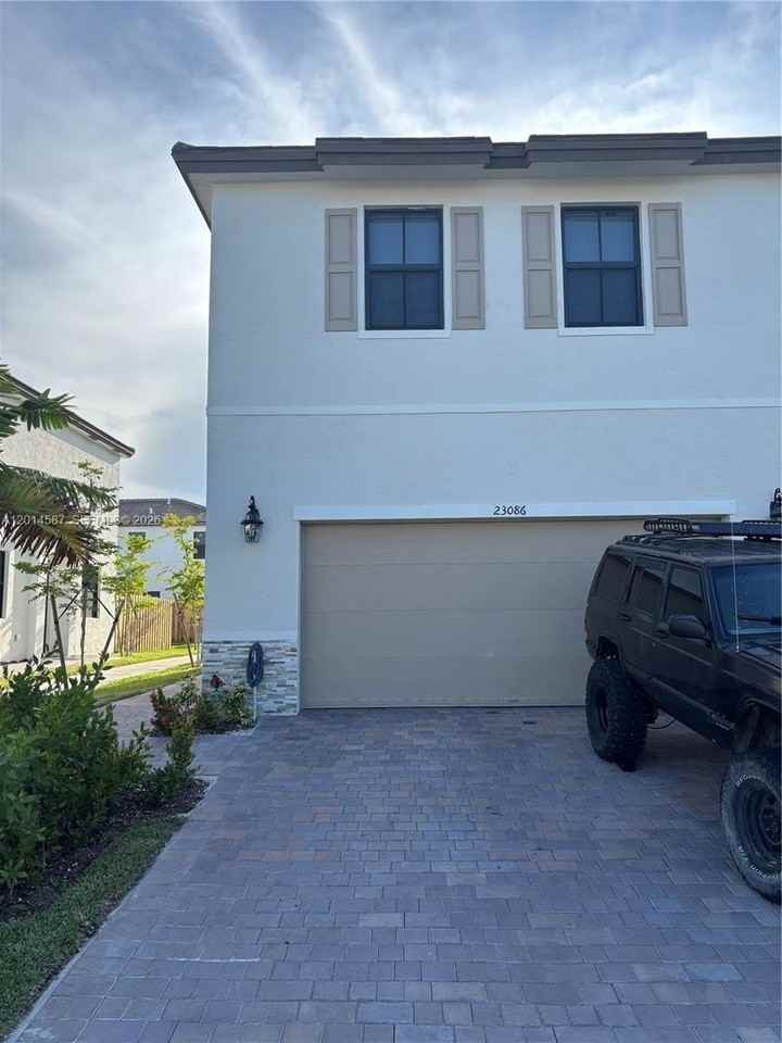 23086 Sw 130th Ave #23086 - Photo 2 of 4