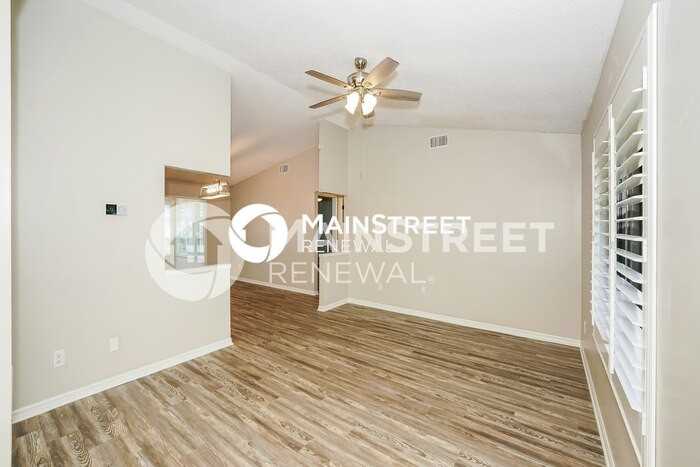 402 Fleming Ave - Photo 4 of 16