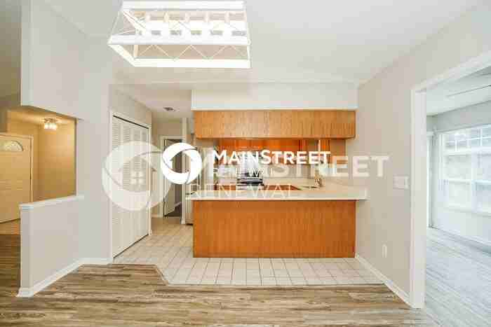 402 Fleming Ave - Photo 6 of 16