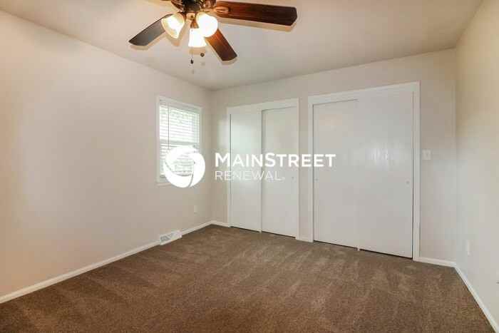 210 N Huntsman Blvd - Photo 7 of 18