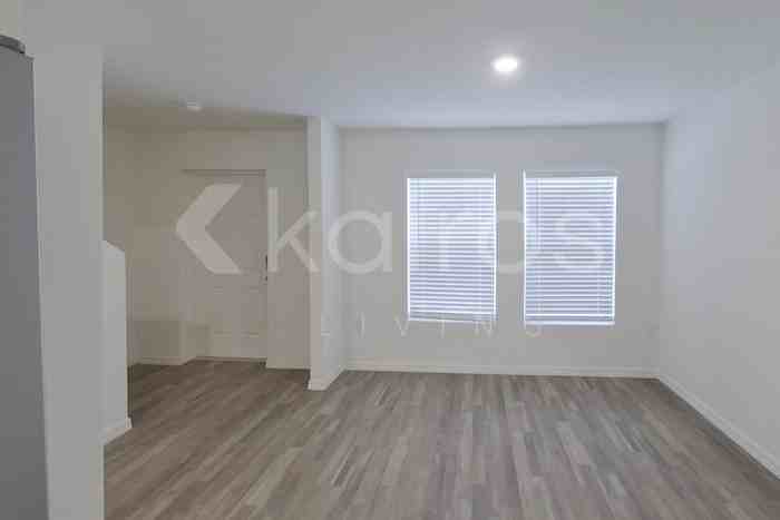 293 Cornelius Blvd - Photo 2 of 27