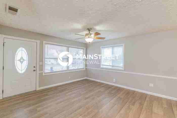 5002 Seville Dr - Photo 3 of 16