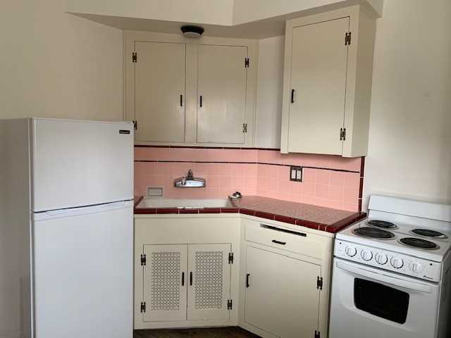 731 E 6th St #4 - Photo 5 of 6