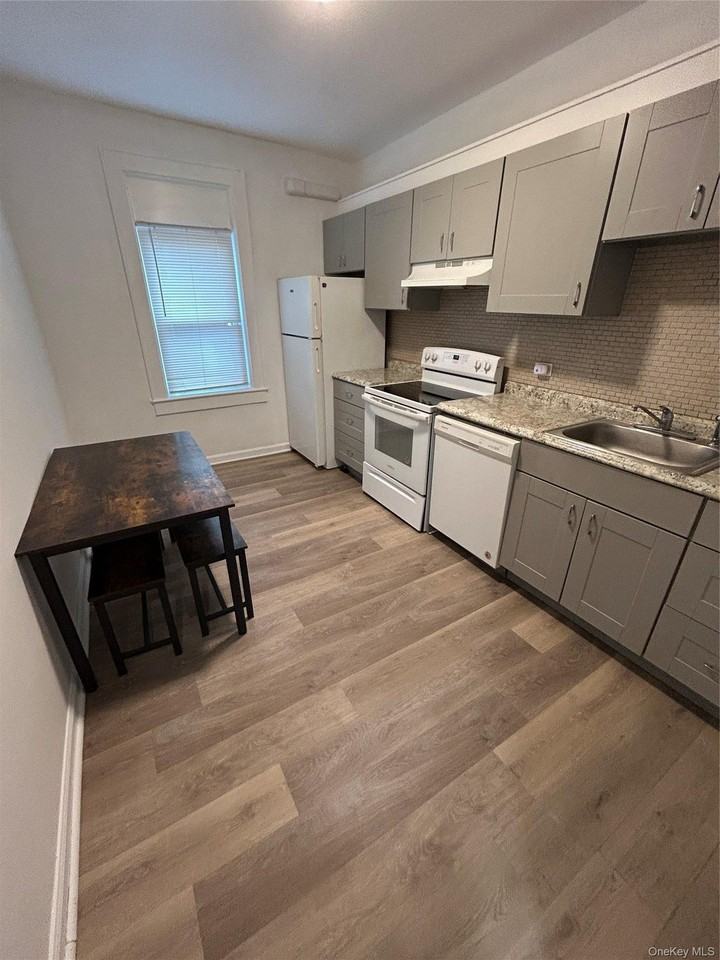 379 Huguenot St #2 - Photo 3 of 10
