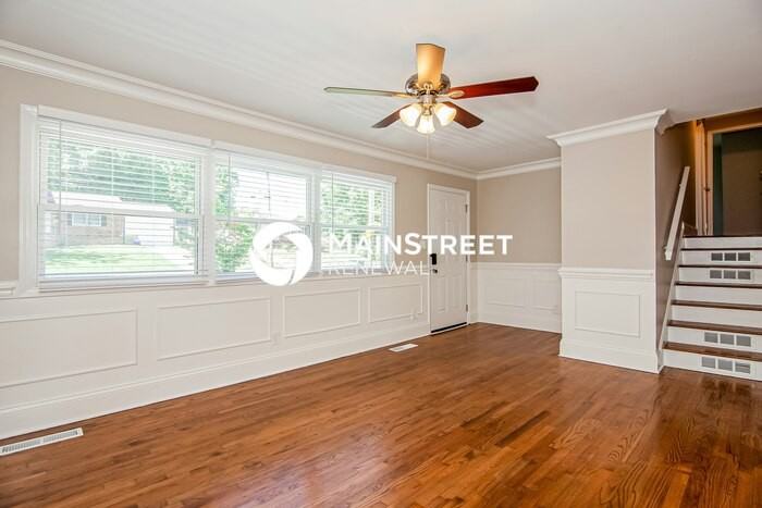 1605 Rolling Meadow Ln - Photo 5 of 18