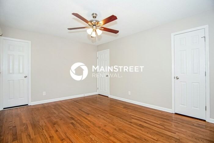1605 Rolling Meadow Ln - Photo 5 of 18