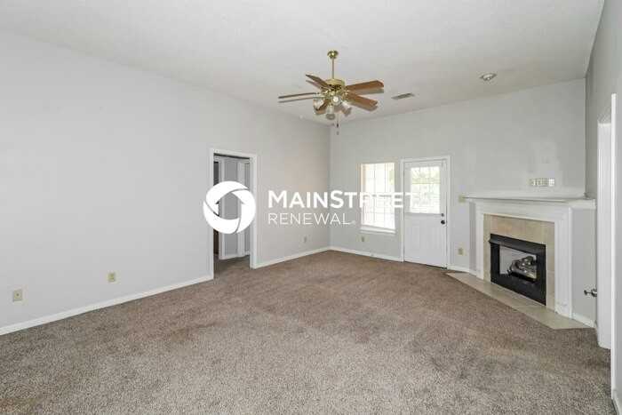 1136 Breezy Valley Dr - Photo 4 of 18