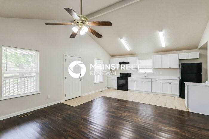 2927 Rowan St - Photo 4 of 17