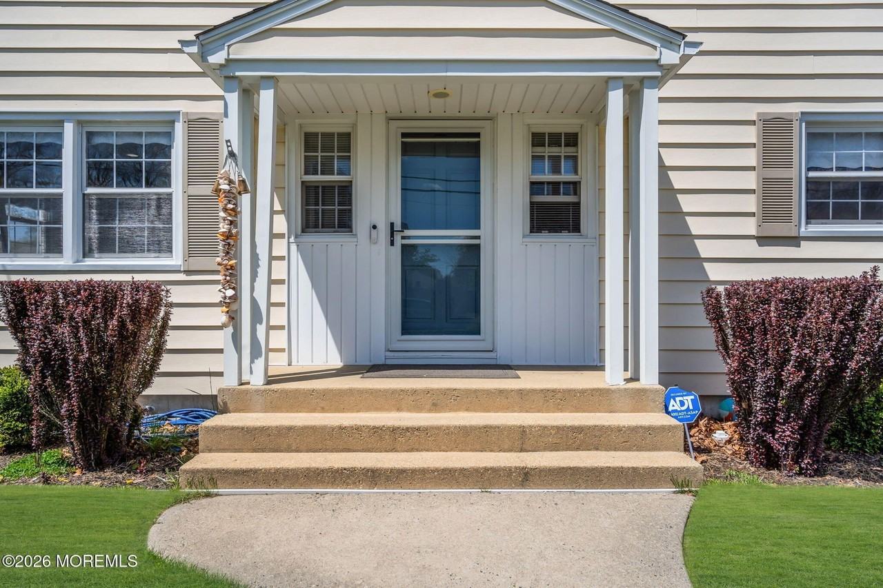 15 Pinebrook Dr - Photo 4 of 38