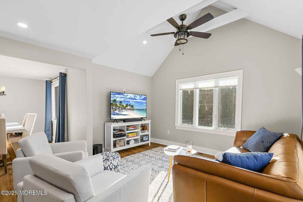 105 Park Ave - Photo 3 of 32