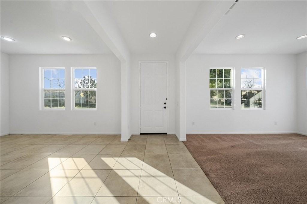 15767 Flight Ave - Photo 4 of 25