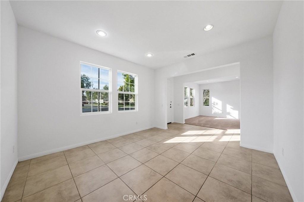 15767 Flight Ave - Photo 5 of 25