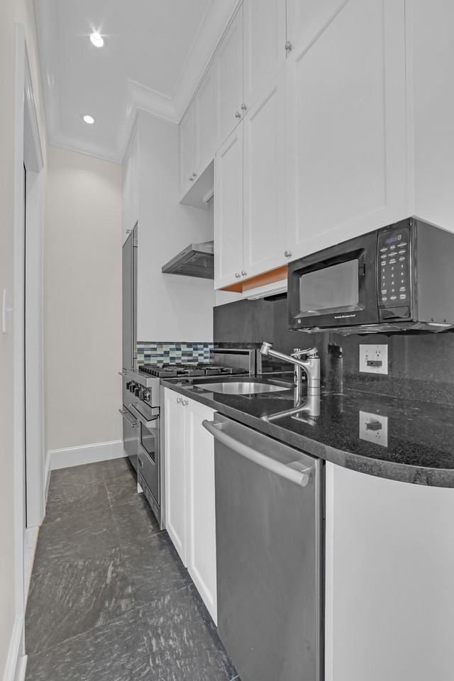 127 E 69th St #PH - Photo 4 of 11