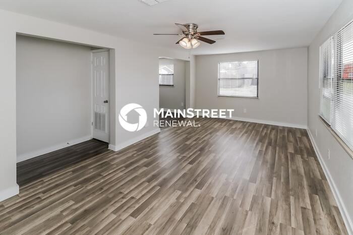 637 W Alamo Dr - Photo 4 of 11