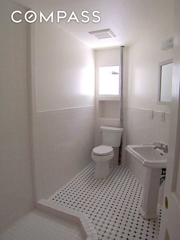 554 Decatur St #1 - Photo 6 of 7
