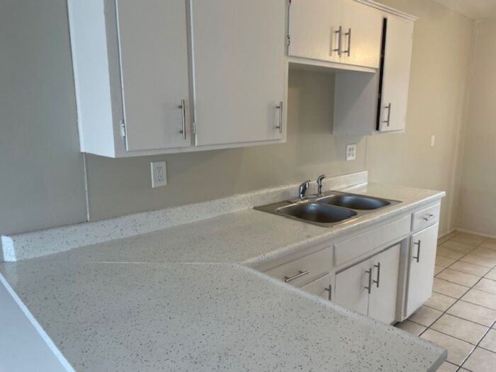 1424 N Craycroft Rd #8 - Photo 7 of 18