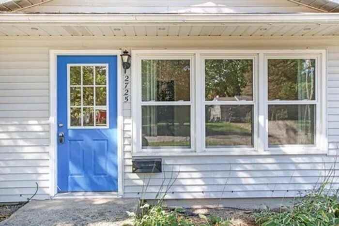 2725 Sonora St - Photo 3 of 25