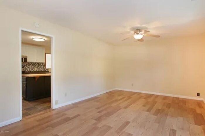 2725 Sonora St - Photo 6 of 25