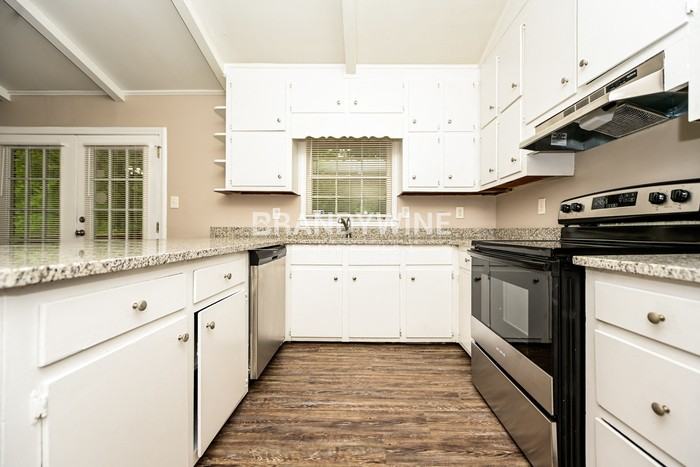 5515 Scofield Rd - Photo 6 of 23