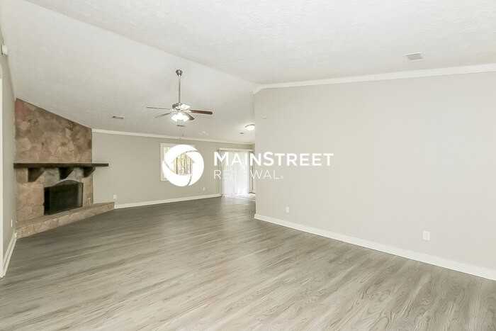 640 Post Oak Rd - Photo 5 of 16