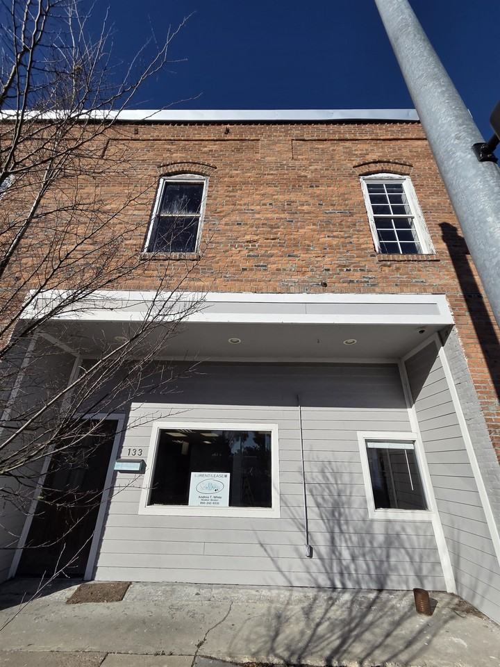 131 N Jefferson St - Photo 3 of 24