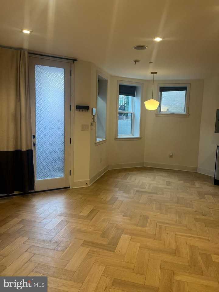 1753 Willard St Nw #1 - Photo 7 of 12
