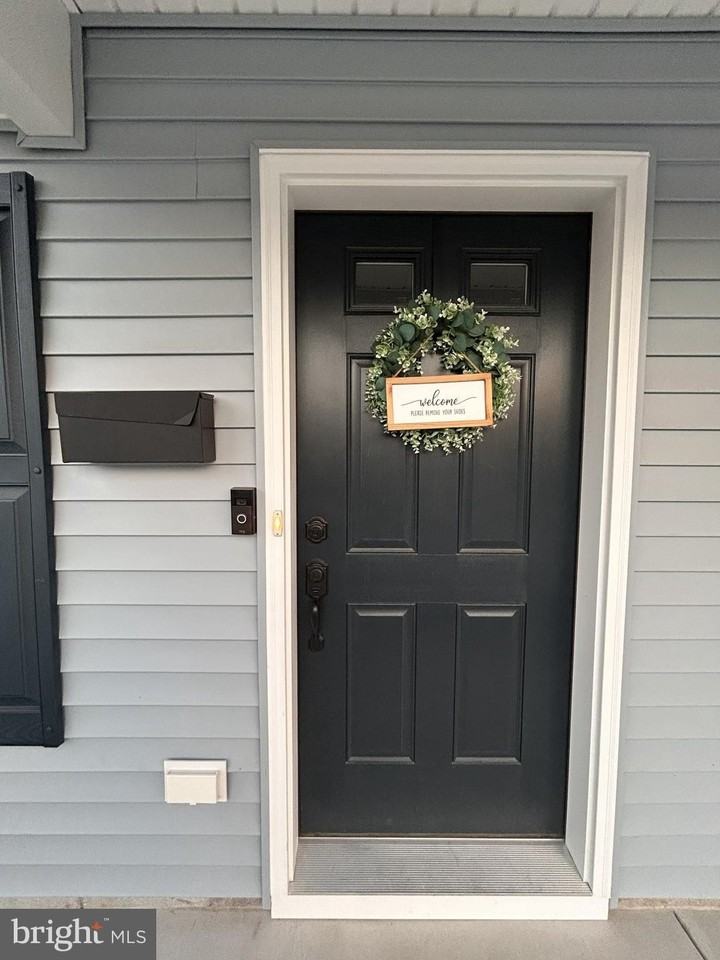 45 Meadowood Ln - Photo 3 of 17