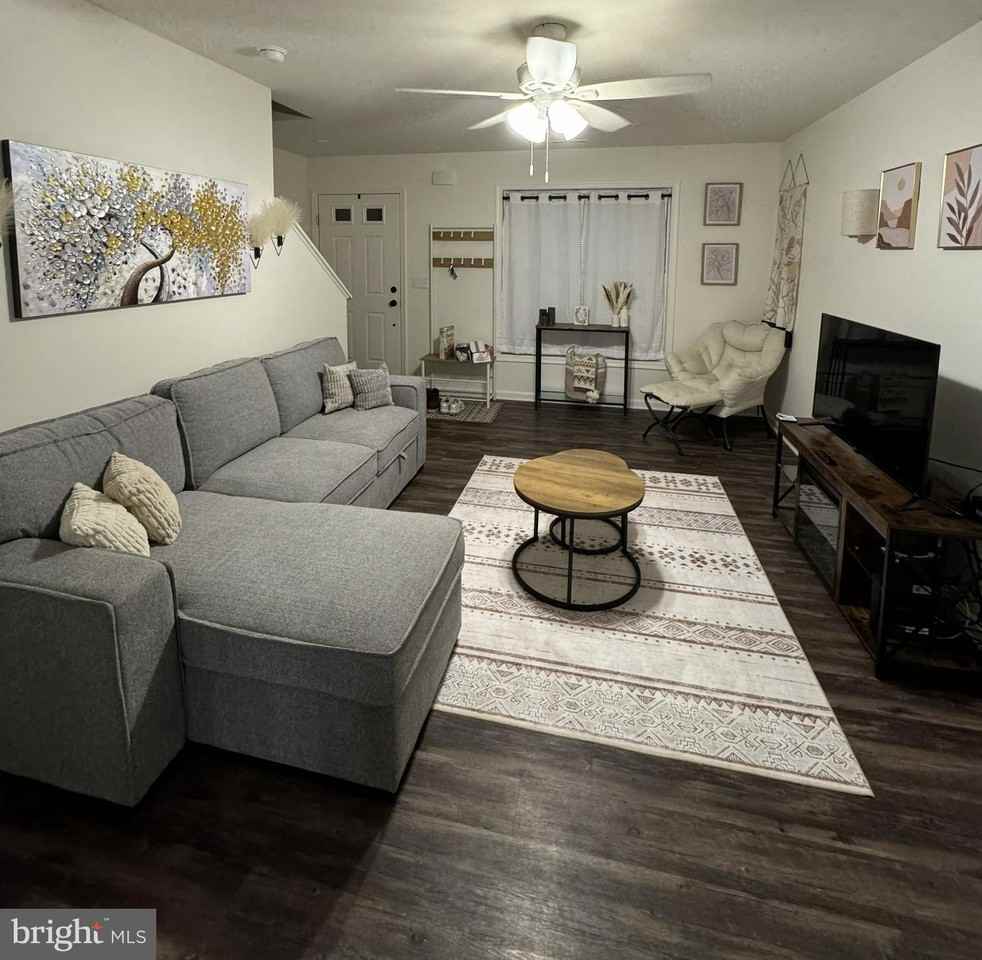 45 Meadowood Ln - Photo 5 of 17