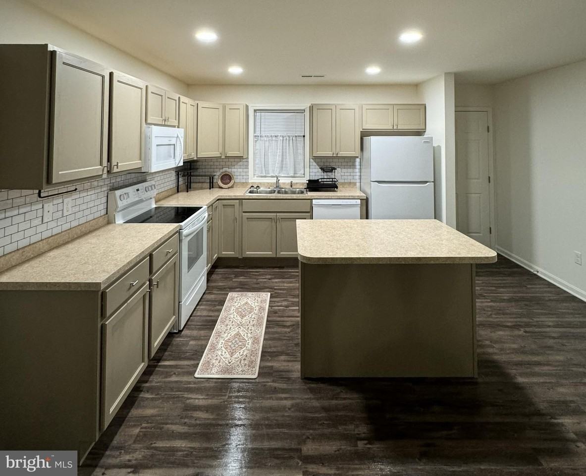 45 Meadowood Ln - Photo 6 of 17