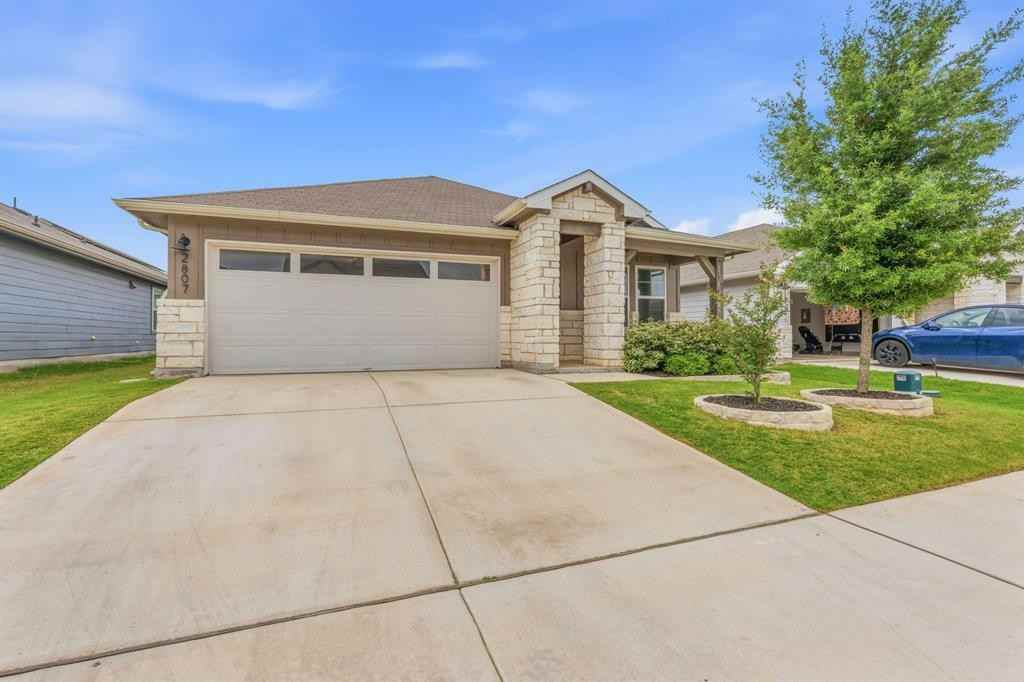 2807 Rustic Hills Dr - Photo 3 of 34