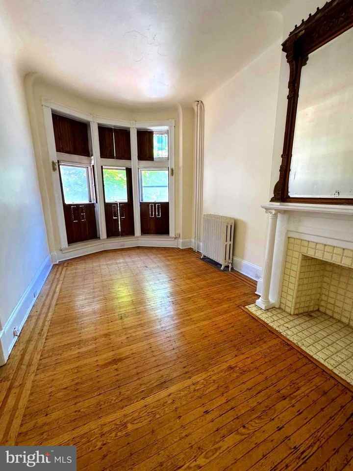1704 Saint Paul St #1 - Photo 4 of 20