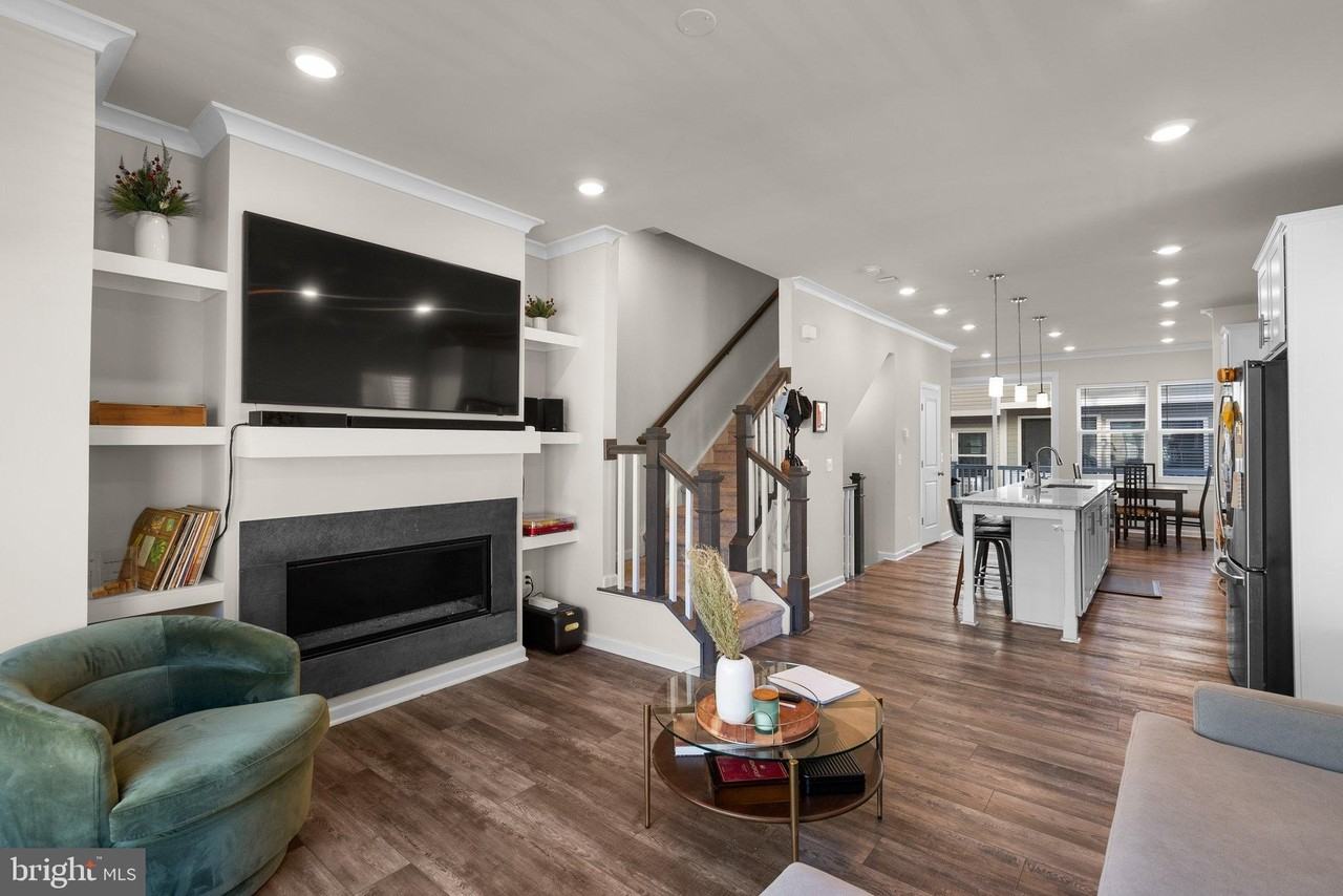 16154 Bowery St - Photo 3 of 37