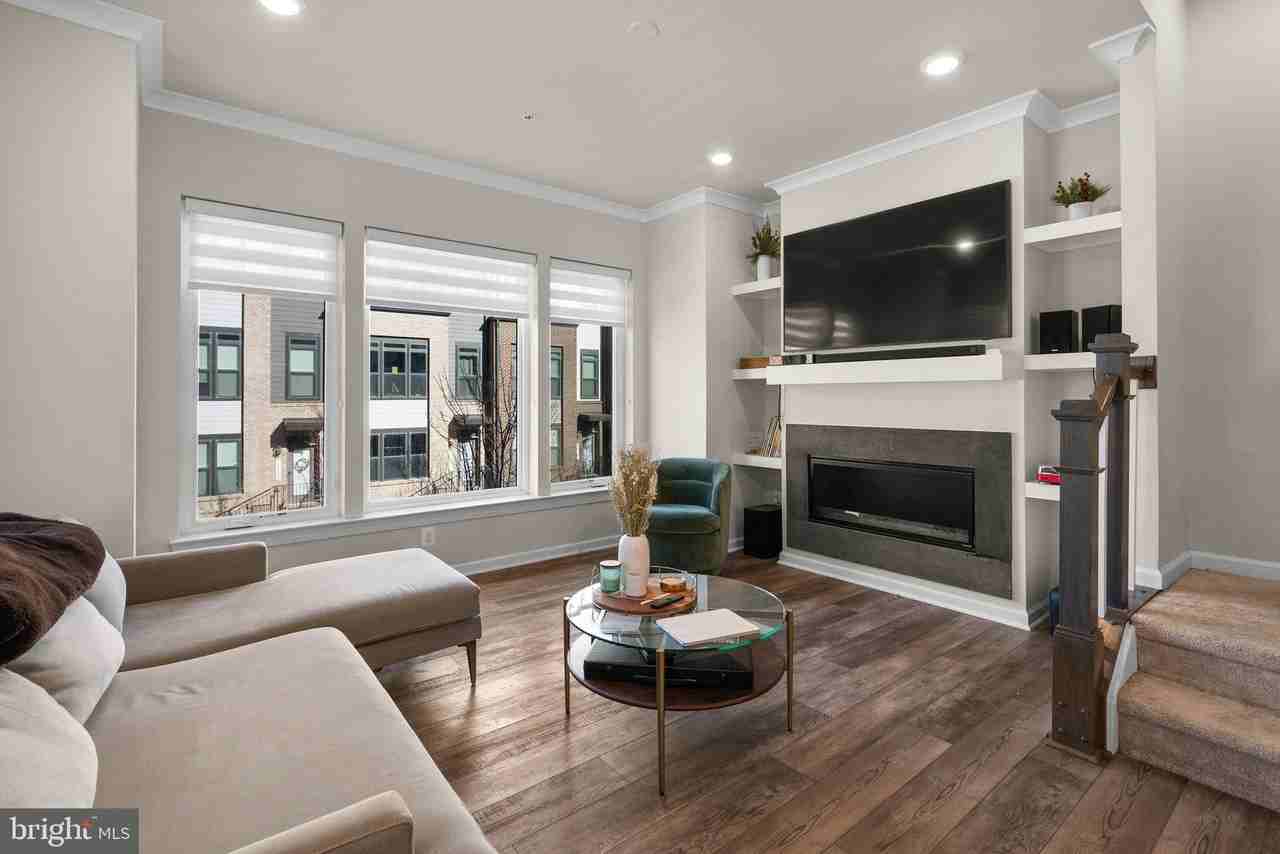 16154 Bowery St - Photo 4 of 37